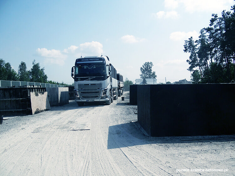 Transport szamb betonowych  w Wysokiem Mazowieckiem